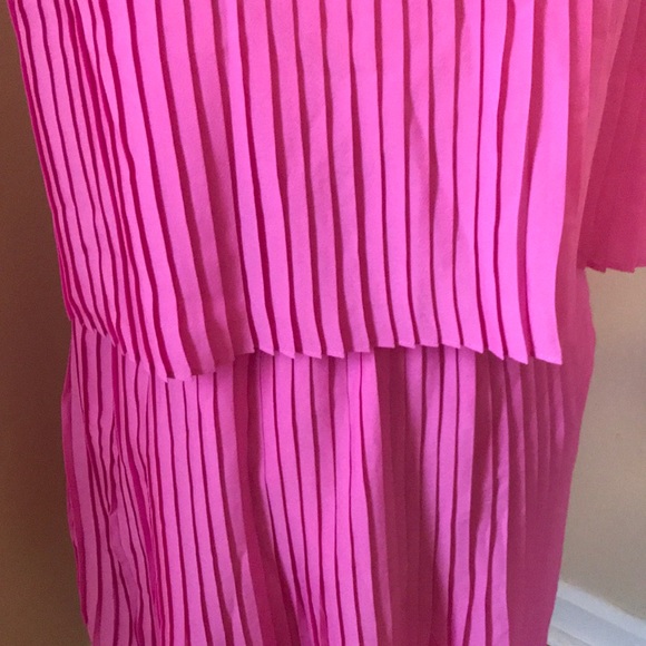 EUC Size Medium Pink Pleated Dress A1 - Picture 2 of 3